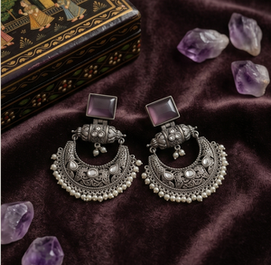 Boucles d'oreilles DIVYORO en améthyste et perles Chandbali - Product Image 2