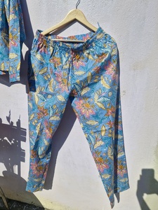 Conjunto de pijama de algodón con estampado floral para mujer, ropa de dormir, conjunto suave y transpirable, camisa con botones y pantalones. - Product Image 3