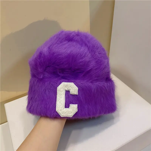Bonnet en fausse fourrure couleur unie avec broderie lettre C, unisexe adulte, tricoté à la main, chaud pour l'hiver, style décontracté, 56-58CM, 2026 - Product Image 4