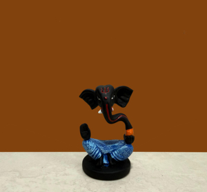 Statue moderne en résine Art Déco du Dieu Ganesha assis |   Finition Noir Orange |   Artisanat Nirmala fait main |   Sculpture du Rajasthan - Product Image 3