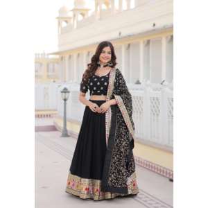 Faux Georgette en fleurs avec des paillettes de fil lourd brodé travail Lehenga Choli LW-7101 - Product Image 3