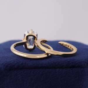 Ensemble de bagues à double bande en or massif 14 carats avec diamant taille Ashoka de 1,01 carat, cultivé en laboratoire, pour femme, idéal pour les fêtes, les promesses ou comme cadeau pour elle. - Product Image 5