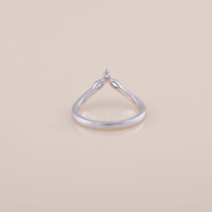 Bague de fiançailles en or blanc, jaune et rose 14 carats avec diamants de laboratoire ronds et marquise de 2,19 carats, sertis à griffes - Product Image 5