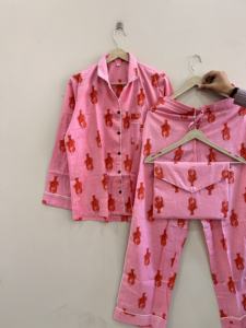 Hermoso Conjunto de Pijama de Algodón con Estampado de Langosta Hecho a Mano, Ropa de Dormir de Lujo - Product Image 6