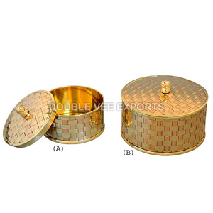 Pyx catholique avec un travail de matelassage unique |   Boîte à hosties eucharistiques en laiton – DOUBLE VEE EXPORTS - Product Image 2