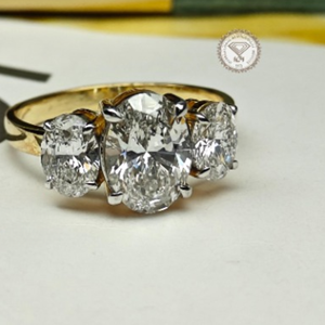 Bague de fiançailles et de mariage classique en or avec diamant ovale de 3 carats cultivé en laboratoire, certifié IGI, sertissage invisible, idéale pour les fêtes - Product Image 4