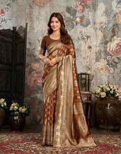 Sari de Seda Marrón con Bordado Zari Dorado, Traje Tradicional Indio para Bodas, para Mujer, Largo hasta el Suelo, Corte Regular - Product Image 1