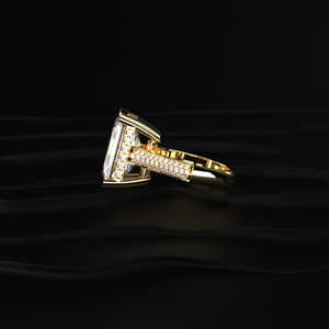 Approvisionnement en gros de bagues solitaires en moissanite taille émeraude surdimensionnée 11CT en or massif 14 carats pour les distributeurs professionnels de bijoux de mariage - Product Image 3