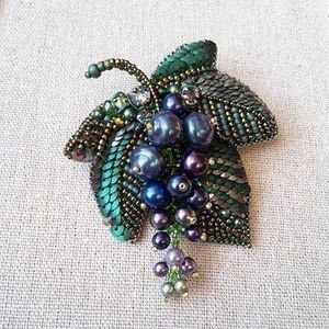 Vintage Style Embroidery Beaded Brooch Decorative Lapel Pin Handmade Fashion Accessory - Product Image 3