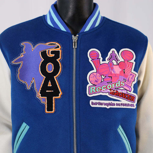 Veste varsity bleue pour homme avec motifs brodés, logo brodé au dos, style streetwear, fermeture éclair, coupe classique. - Product Image 6