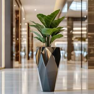 Jarrón de Latón Puro Silver Touch, Jarrón de Latón Premium con Acabado Silver Touch, Jarrón de Latón Hecho a Mano con Silver Touch - Product Image 1