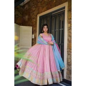 Vestido de Diseñador con Anarkali y Dupatta, Perfecto para Fiestas, Talla XS - Product Image 5