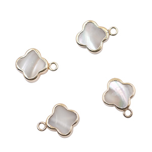 Pendentif en laiton plaqué or 18 carats en forme d'étoile ninja en nacre blanche avec attache pour la création de bijoux - Product Image 2