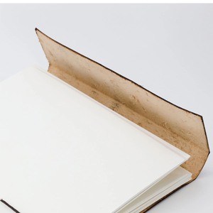 Carnet en cuir jaune fait main de haute qualité personnalisable – Motif tournesol en relief, reliure à cheval, bords festonnés, pages en coton non lignées - Product Image 6