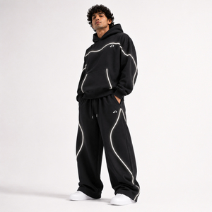 Ensemble de survêtement en polaire 2 pièces avec bandes réfléchissantes, sweat à capuche oversize et pantalon de jogging large pour homme, streetwear noir 100% coton, logo personnalisé - Product Image 4