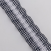 Ruban en tissu à carreaux gingham avec bordure à volants et dentelle florale centrale pour la couture de vêtements, le bricolage et la décoration artisanale (vente en gros)