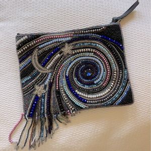 Sac à bandoulière brodé et perlé fait main avec un design élégant pour la mode de tous les jours - Product Image 1