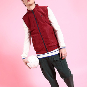 Chaleco Acolchado Rojo Informal para Hombre – Chaqueta Ligera sin Mangas para Invierno – Chaleco de Moda con Logotipo Personalizado OEM para Hombre - Product Image 4