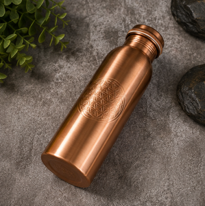 Flacon en cuivre écologique poli et élégant à motif de géométrie sacrée pour le bien-être, vaisselle de voyage portable au design traditionnel - Product Image 6