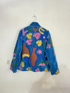 เสื้อแจ็คเก็ตกำมะหยี่สไตล์ชาติพันธุ์ทันสมัย สีฟ้าสดใส ปักลายหัวใจและดอกไม้ ดีไซน์ทันสมัย ทรงโอเวอร์ไซส์ เสื้อคลุมฤดูหนาว - Product Image 4