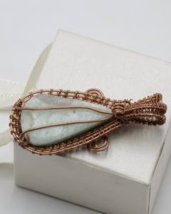 Colgante de perla de jaspe envuelto en alambre de cobre |   Colgante Hecho a Mano con Piedra Preciosa de Jaspe Natural |   Joyería de Cristales Curativos, Talla Única - Product Image 2
