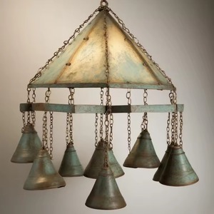Lámpara de Araña Triangular de Bronce Hecha a Mano, Personalizable al por Mayor, con Campanas Colgantes, Decoración de Interiores, Escultura Artística - Product Image 3