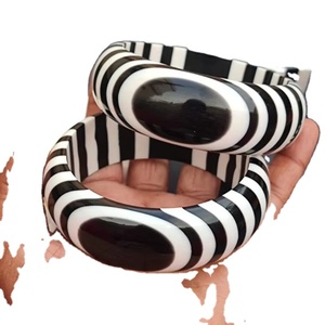 Bijoux vintage de créateur pour femmes Bracelet en résine géométrique épais style bohème Bracelet acrylique irrégulier en marbre ambre pour cadeau - Product Image 1