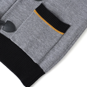 Cardigan en tricot premium gris Alpha pour hommes, logo personnalisé, vêtements universitaires, fraternité, sororité, collège, école, vente en gros OEM/ODM - Product Image 5