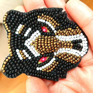 พวงกุญแจรูปหัวใจประดับลูกปัดลายดอกไม้ ดีไซน์ปักหลากสีสันทันสมัย สำหรับกระเป๋า รถยนต์ จักรยาน และพวงกุญแจ - Product Image 1