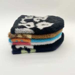 Nouveau bonnet en mohair tendance au look attrayant et aux couleurs éclatantes, un best-seller de notre usine, idéal pour toutes les occasions. - Product Image 2