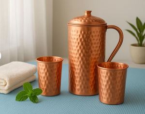 Juego de jarras de cobre para videos de estilo culinario, juego de metal para servir agua con vasos, duradero, reutilizable, para cocina, comedor y bebidas. - Product Image 1