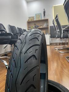 Neumático Deportivo Sin Cámara para Scooter KUMA K207 de 10/14 Pulgadas, de Caucho Natural Duradero para Scooters Urbanos en el Mercado del Sudeste Asiático - Product Image 2