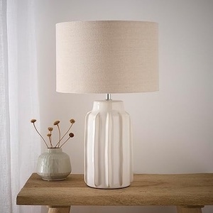 Lámpara de Mesa de Cerámica Acanalada de Lujo con Detalles Verticales Esculpidos, Iluminación Ambiental Premium y Atractivo Decorativo Contemporáneo para el Hogar - Product Image 2
