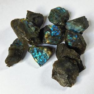 Vente en gros usine de gros lots de labradorite naturelle brute, morceaux de grande taille, dalles de pierre de cristal brut de haute qualité pour le Feng Shui du jardin et de la maison - Product Image 1