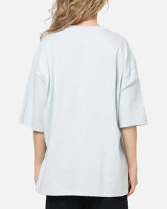 เสื้อยืดสีฟ้าอ่อนทรงโอเวอร์ไซส์ลำลองสำหรับผู้หญิงรุ่นใหม่ล่าสุด รับผลิตเสื้อยืดตามสั่ง OEM/ODM  โลโก้แบบมินิมอล แฟชั่นใส่ได้ทุกวัน - Product Image 2