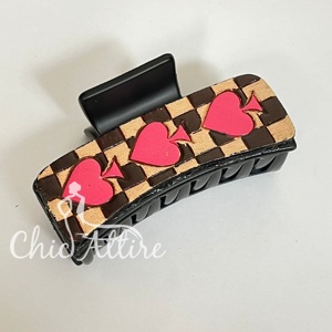 Pince à cheveux en cuir artisanal à motif cœur quadrillé OEM ODM, accessoire de coiffure de luxe pour femme, style cowgirl - Product Image 1