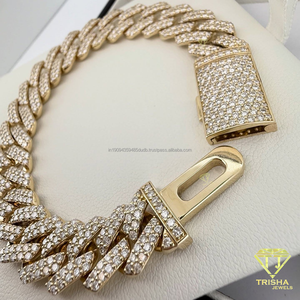 Bracelet en moissanite style chaîne cubaine glacée avec maillons larges entrelacés, finition haute brillance et fermoir rectangulaire sécurisé - Product Image 4
