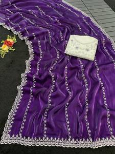 Sari de satén bordado con hilo multicolor y bordes de c pallu con trabajo de calado, y blusa de seda mono blanca en contraste, ropa festiva. - Product Image 6