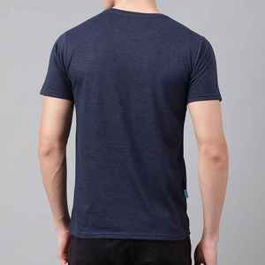 T-shirt pour homme bleu marine à col rond et manches courtes, coupe classique, en jersey de coton décontracté, couleur unie, design tricoté - Product Image 3