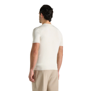 T-shirt en coton tricoté pour homme, col rond, manches courtes, coupe ajustée, imprimé discret sur la poitrine, ourlet côtelé, style décontracté minimaliste, vente en gros, personnalisable OEM - Product Image 2