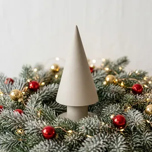 Décoration de Noël en résine faite à la main en forme de sapin, verte, pour table intérieure, style personnalisé, durable, imperméable, écologique - Product Image 6