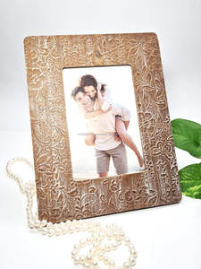 Cadre photo en bois massif pour présentation sur table, design d'intérieur moderne, vitrine pour photos avec finition durable, aspect élégant et attrayant - Product Image 2