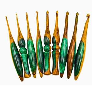 Herramientas de ganchillo de madera disponibles para B2B, artículos de tejido con hilo, herramientas de punto. Juego de 13 agujas de ganchillo de resina bellamente elaboradas - Product Image 3