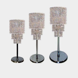 Support de bougie en métal nickelé argenté de luxe, avec globe en cristal, fait main, avec boules perlées, pour mariage ou événementiel. - Product Image 3