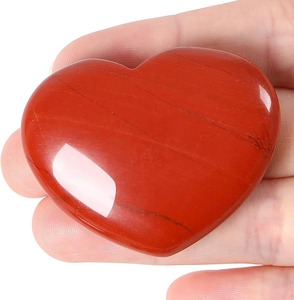 Élégant Cœur en Cristal Rouge Naturel de 1,8x1,4 Pouces, Pierre de Palmier Polie et Sculptée, Gemme d'Art Populaire pour la Méditation, Cadeau et Décoration Intérieure - Product Image 3