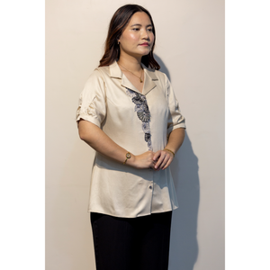 Camisa de Mujer de Algodón Giza Beige Premium, Estilo Casual Elegante para Uso Diario, Proveedor - Product Image 2