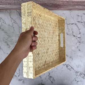 ถาดหรูหราทำมือจากเปลือกหอยมุกโดย Aaliyan Impex ชิ้นงานตกแต่งยอดนิยมสำหรับเสิร์ฟผลไม้และขนม สำหรับใช้ในบ้านและครัว - Product Image 5