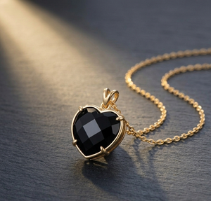 Elegante Collar con Colgante de Corazón de Ónix Negro de 16 Pulgadas, Plata de Ley 925, Chapado en Oro de 18K, Collar Minimalista a Precio de Mayoreo - Product Image 4
