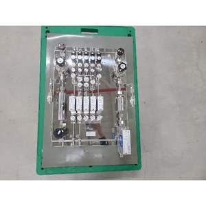 Válvula de Diafragma Neumática FUJIKIN IGS MFC GAS BOX AAIH-127 Usada Como Nueva, Piezas de Equipos Semiconductores Legacy - Product Image 1