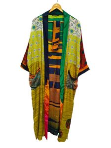 Kimono de Lujo con Parches de Seda, Túnica Larga para Dormir o como Cubre Bikini, Kimono Hecho a Mano con Sari de Seda Reciclada Vintage de la India - Product Image 6